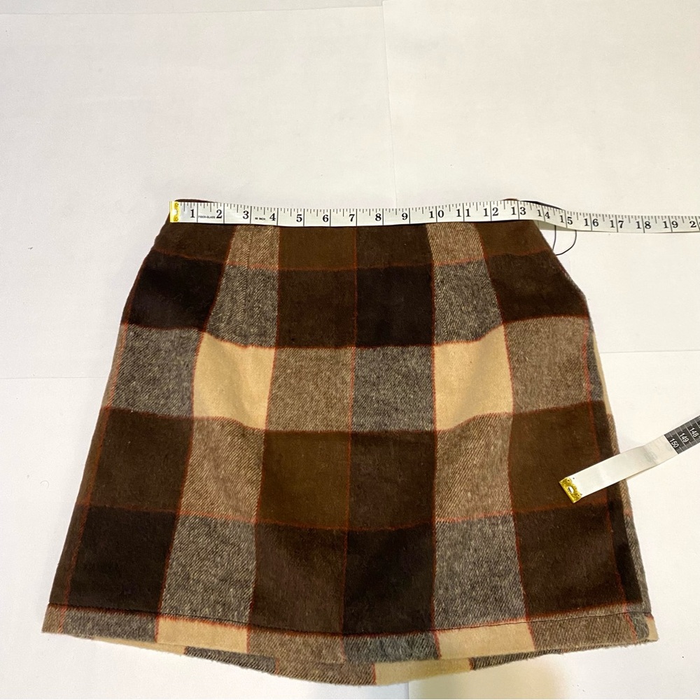 38. Chic Checkered Mini Skirt in Brown and Tan - Picture 6 of 8